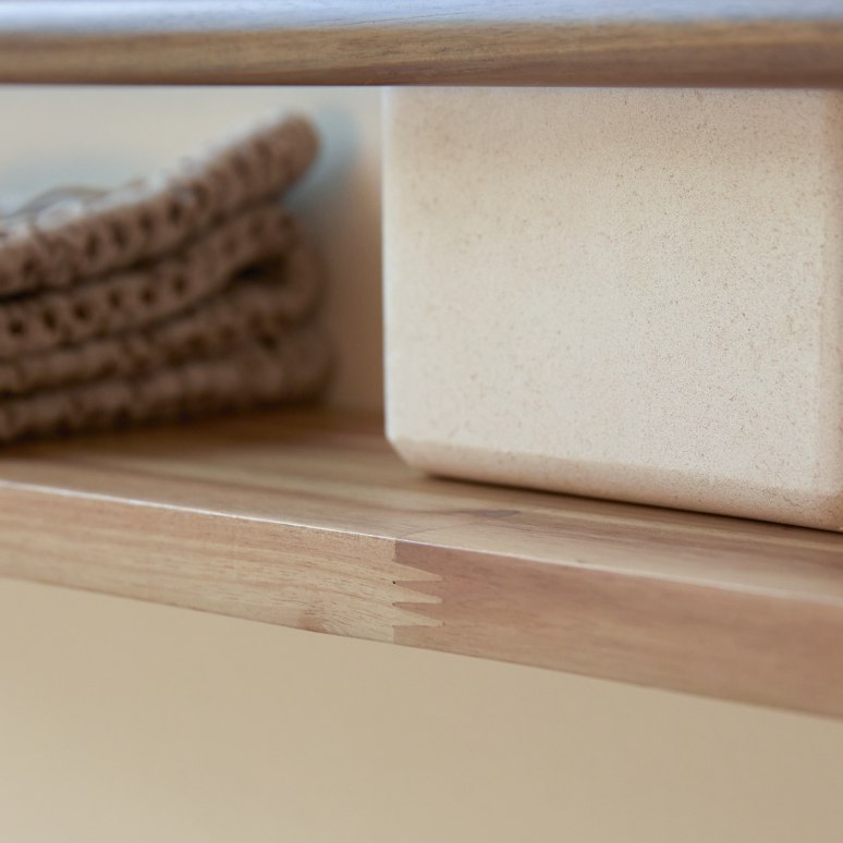Lila - Estante de baño de acacia maciza de 60 cm